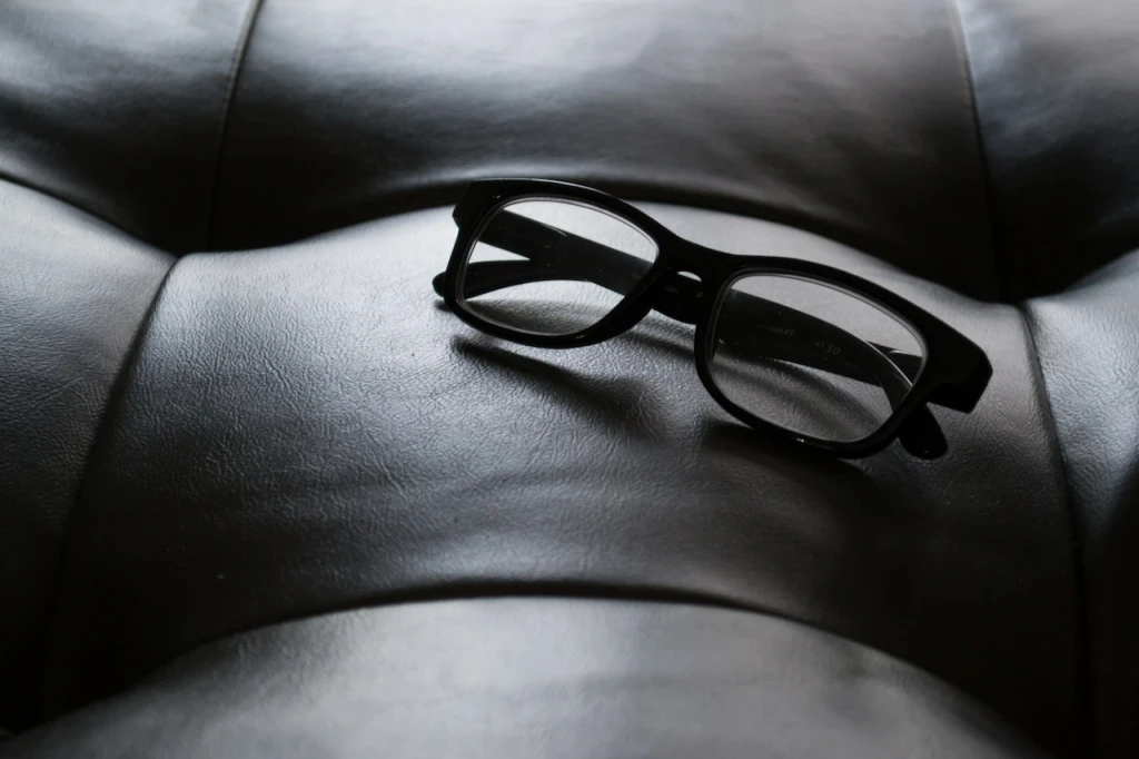 Adjustable reading glasses